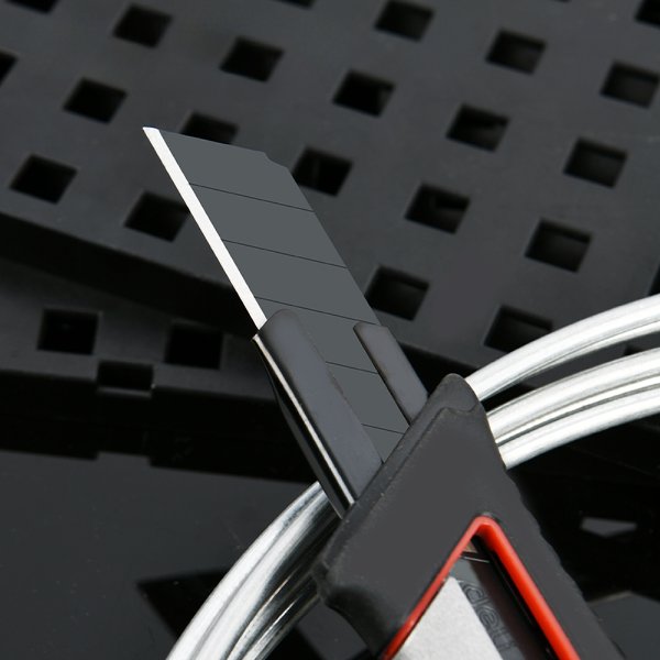 Нож строительный Deli YS DL4254, 18 мм, прорезиненная рукоятка, серебристый, черный